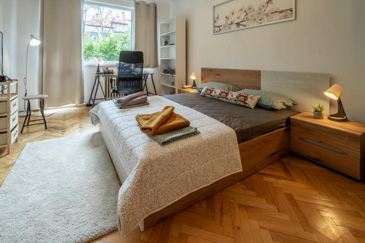 Vivid Condo By Ndk And Vitosha Blvd With Free Secured Parking And Ac Sofia Buitenkant foto