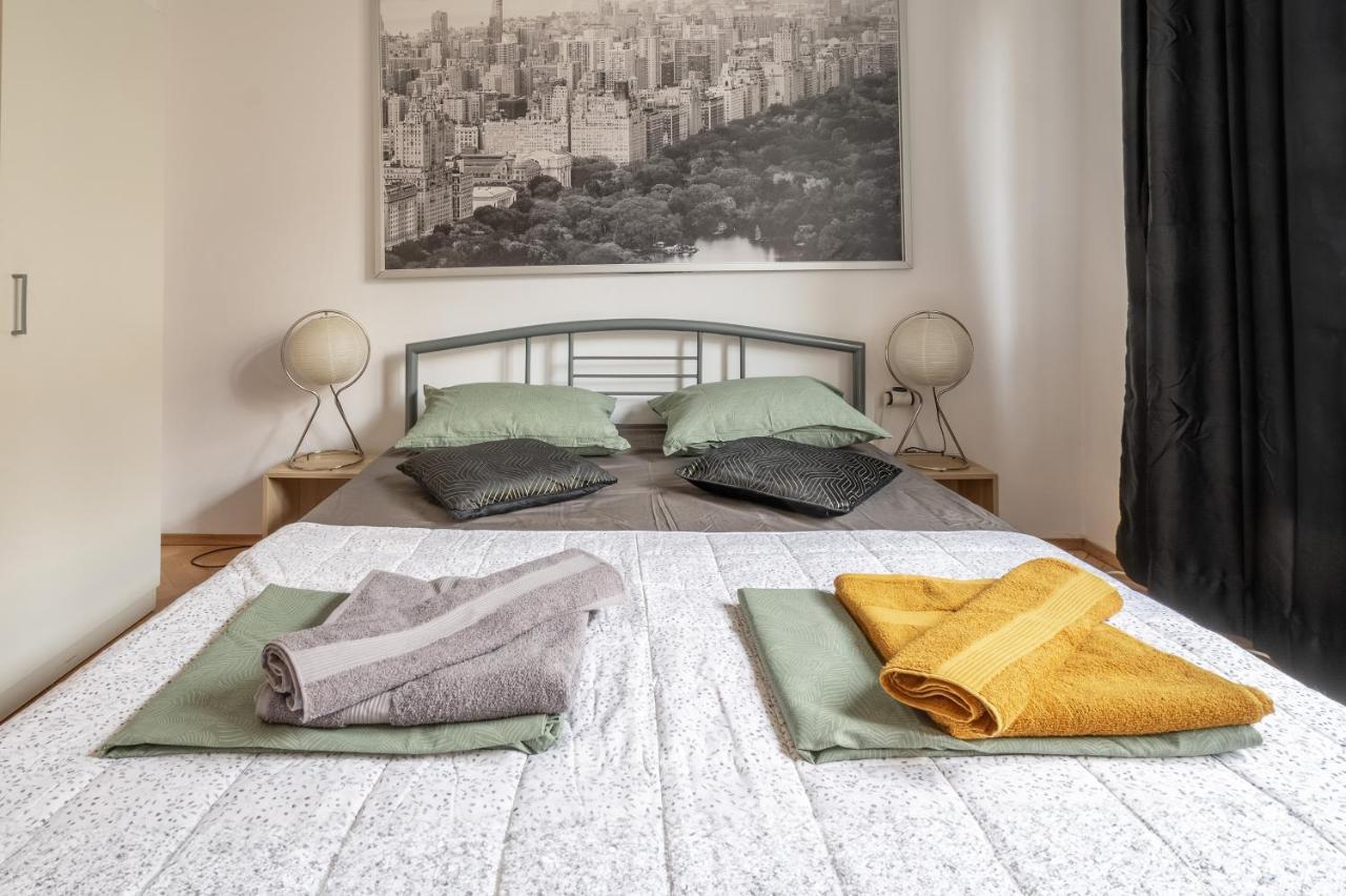 Vivid Condo By Ndk And Vitosha Blvd With Free Secured Parking And Ac Sofia Buitenkant foto