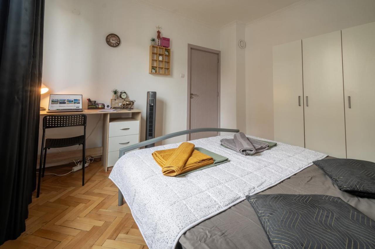 Vivid Condo By Ndk And Vitosha Blvd With Free Secured Parking And Ac Sofia Buitenkant foto