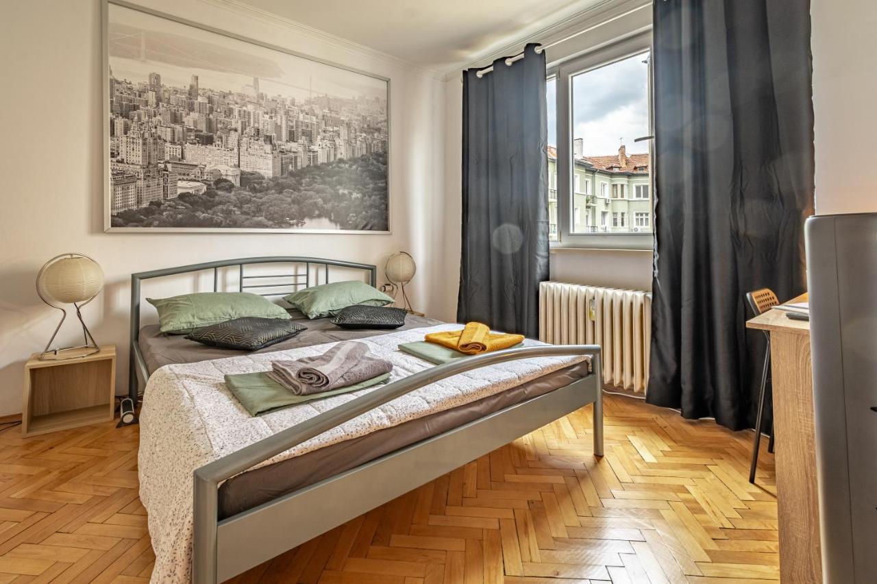 Vivid Condo By Ndk And Vitosha Blvd With Free Secured Parking And Ac Sofia Buitenkant foto