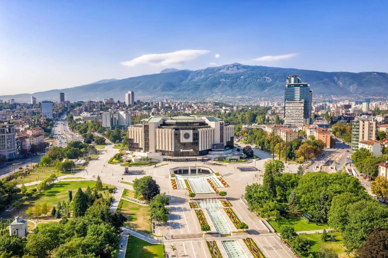 Vivid Condo By Ndk And Vitosha Blvd With Free Secured Parking And Ac Sofia Buitenkant foto