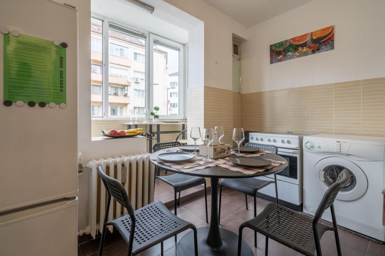 Vivid Condo By Ndk And Vitosha Blvd With Free Secured Parking And Ac Sofia Buitenkant foto