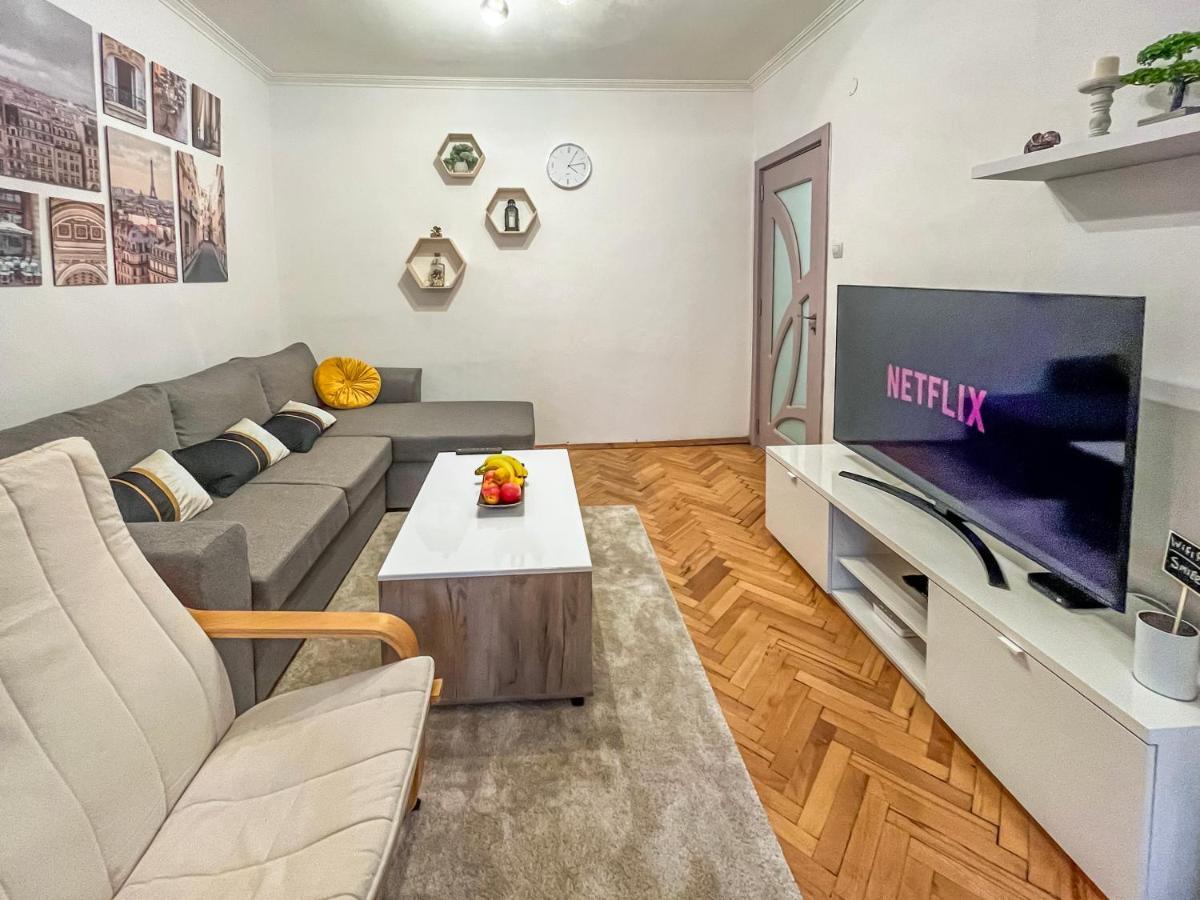 Vivid Condo By Ndk And Vitosha Blvd With Free Secured Parking And Ac Sofia Buitenkant foto
