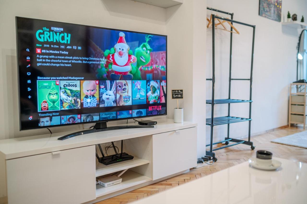 Vivid Condo By Ndk And Vitosha Blvd With Free Secured Parking And Ac Sofia Buitenkant foto