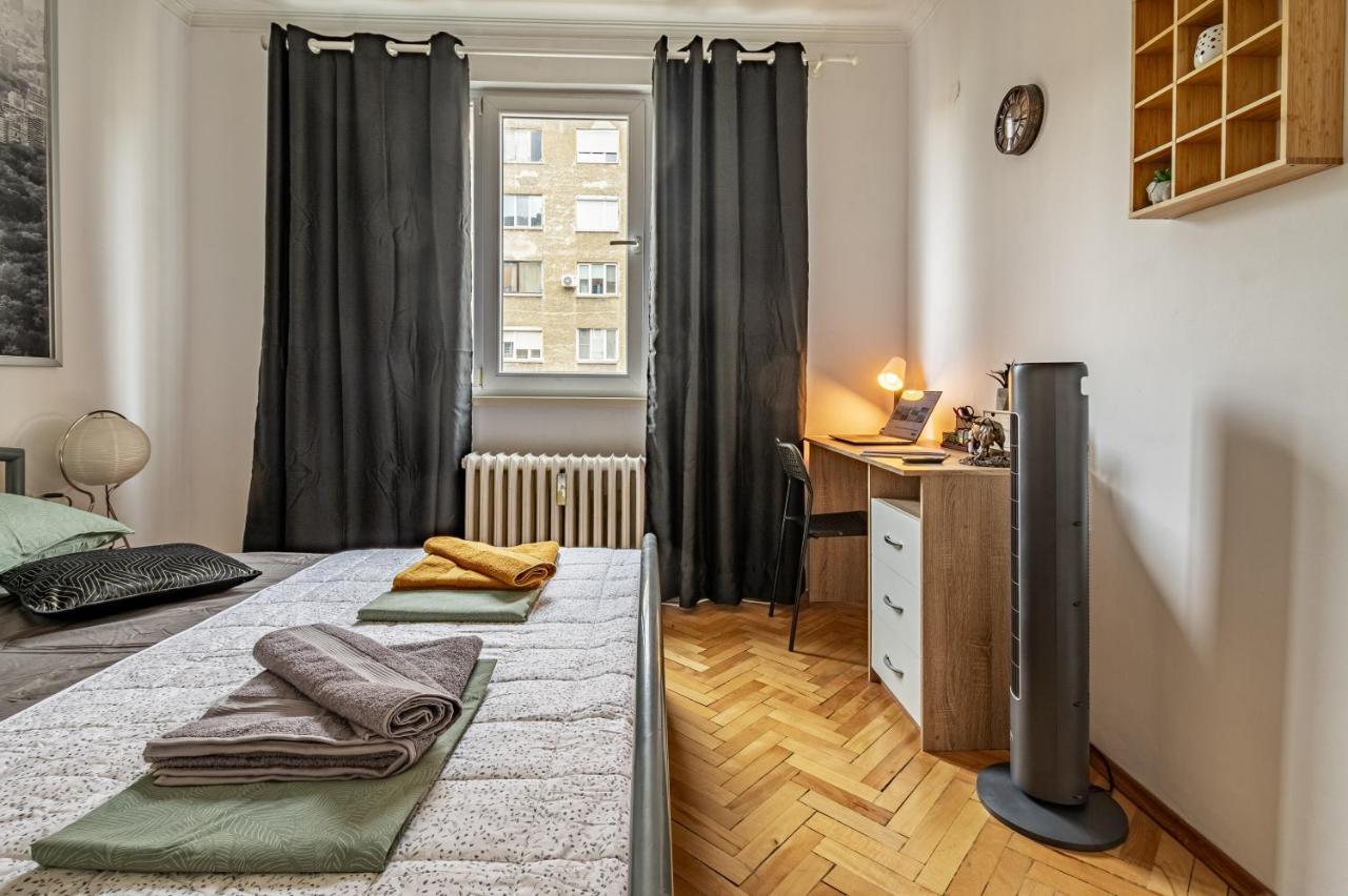 Vivid Condo By Ndk And Vitosha Blvd With Free Secured Parking And Ac Sofia Buitenkant foto