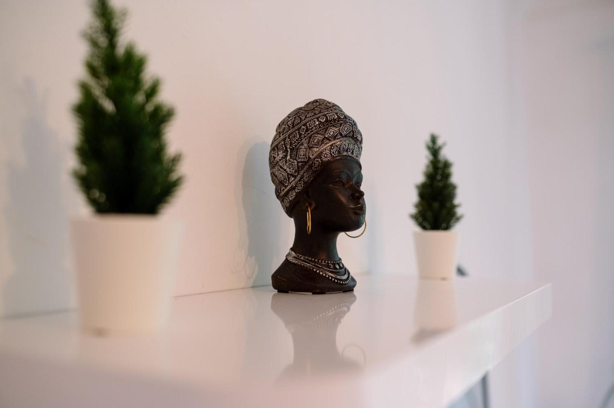 Vivid Condo By Ndk And Vitosha Blvd With Free Secured Parking And Ac Sofia Buitenkant foto